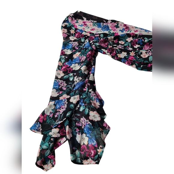 GUESS | FLORAL BELL-SLEEVE BLOUSE | SIZE MEDIUM - Picture 7 of 9